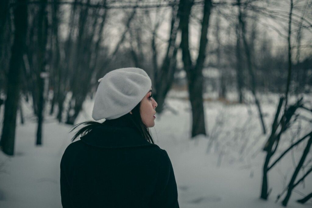 how to wear a beret