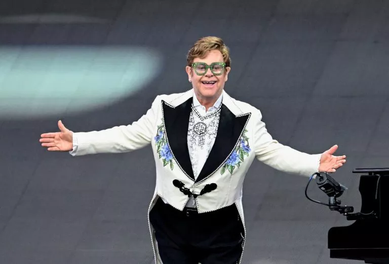 Elton john Emotionally Charged Farewell: Captivating Performance